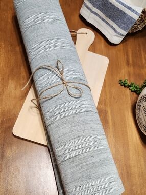 HEARTH&HAND with MAGNOLIA table Runner.